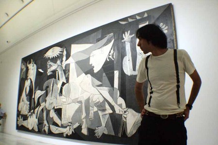 La mirada a la historia, El Guernica, Picasso, Museo Reina Sofía, Madrid. Spain